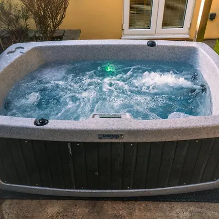 The Retreat, Own Hot Tub, Romantic Escape, Near Lyme Regis Exterior photo