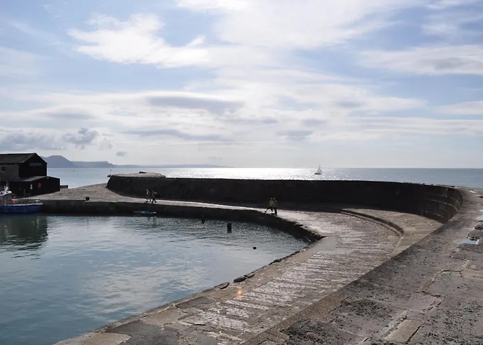 The Retreat, Own Hot Tub, Romantic Escape, Near Lyme Regis