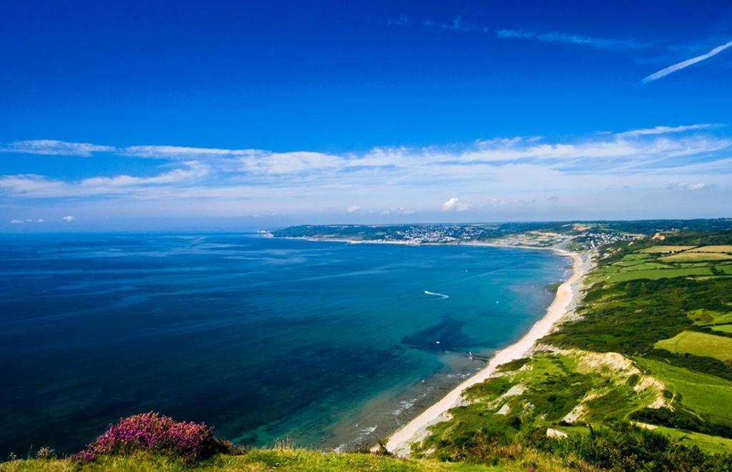 The Retreat, Own Hot Tub, Romantic Escape, Near Holiday home