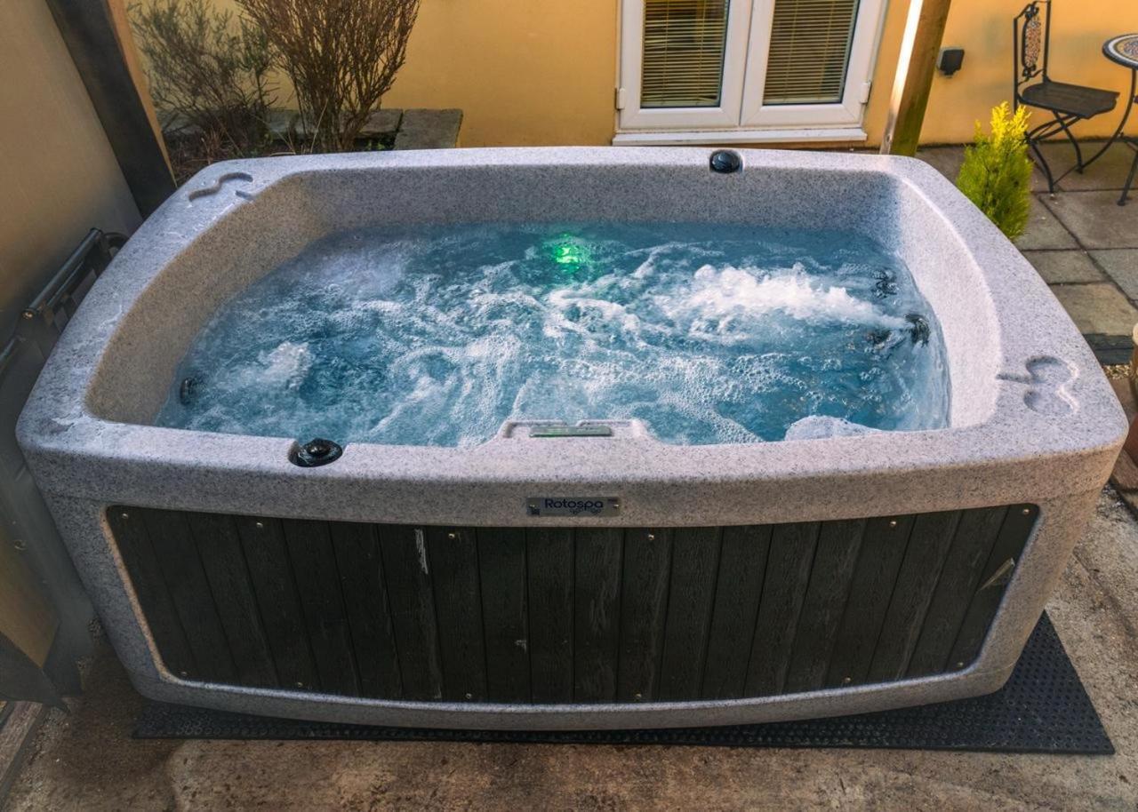 Holiday home The Retreat, Own Hot Tub, Romantic Escape, Near Lyme Regis
